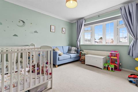 5 Pinewood Close, Seaford, BN25 3AH