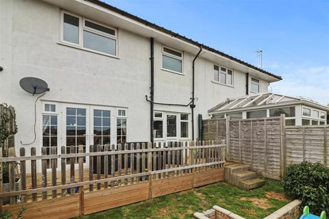 5 Pinewood Close, Seaford, BN25 3AH