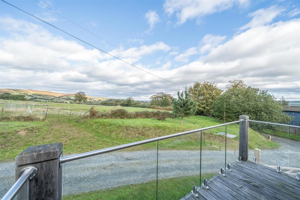 Balcony - Garage/Studio