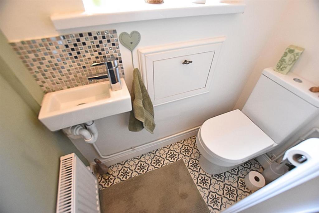 Cloakroom/wc