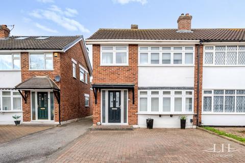 3 bedroom semi-detached house for sale, Falkirk Close, Hornchurch