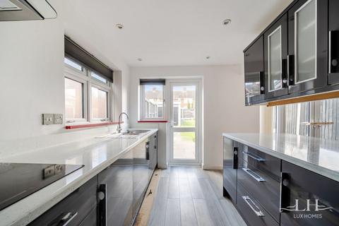3 bedroom semi-detached house for sale, Falkirk Close, Hornchurch