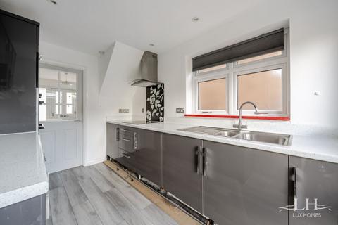 3 bedroom semi-detached house for sale, Falkirk Close, Hornchurch