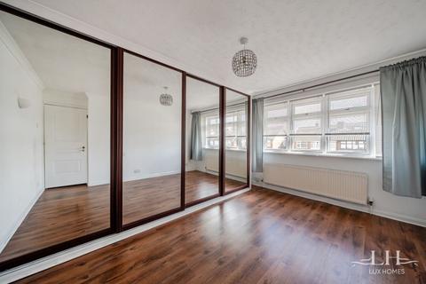 4 Falkirk Close, Hornchurch, RM11 3QJ