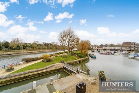 9, Julius Court Justin Close, Brentford, TW8 8QH