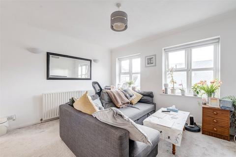 1 bedroom flat for sale, St Andrews Court, 17-19 Victoria Road, Worthing, West Sussex, BN11