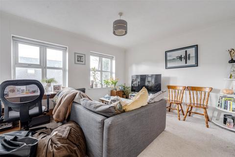 1 bedroom flat for sale, St Andrews Court, 17-19 Victoria Road, Worthing, West Sussex, BN11