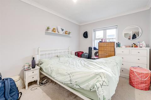 1 bedroom flat for sale, St Andrews Court, 17-19 Victoria Road, Worthing, West Sussex, BN11