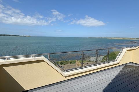 3 bedroom semi-detached house for sale, Vista Del Mar, Valley, LL65