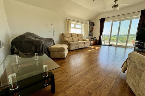 4 bedroom detached house for sale, Valley, Valley, LL65