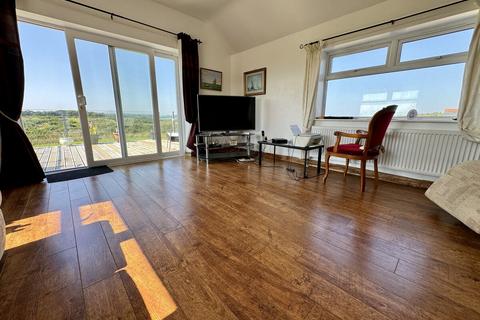 4 bedroom detached house for sale, Valley, Valley, LL65