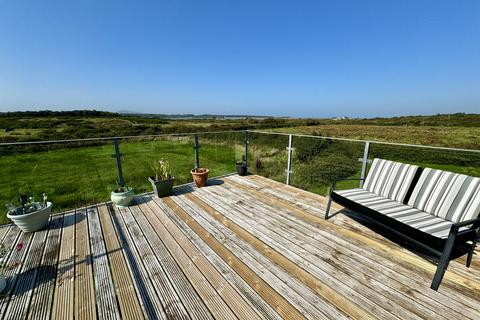 4 bedroom detached house for sale, Valley, Valley, LL65