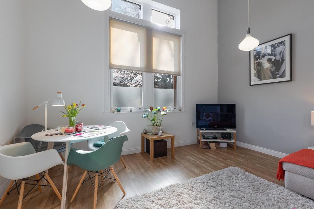Living room-2.jpg