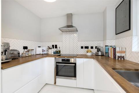 31 Selhurst Close, London, SW19 6AY