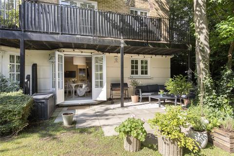 31 Selhurst Close, London, SW19 6AY