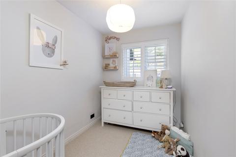 31 Selhurst Close, London, SW19 6AY