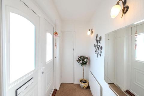 3 bedroom semi-detached bungalow for sale, Ainsdale Gardens, Newcastle Upon Tyne NE5