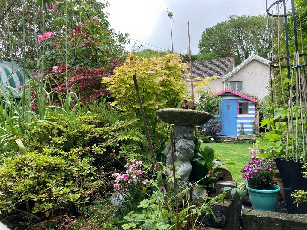 Garden- 14 Eva Terrace.JPG