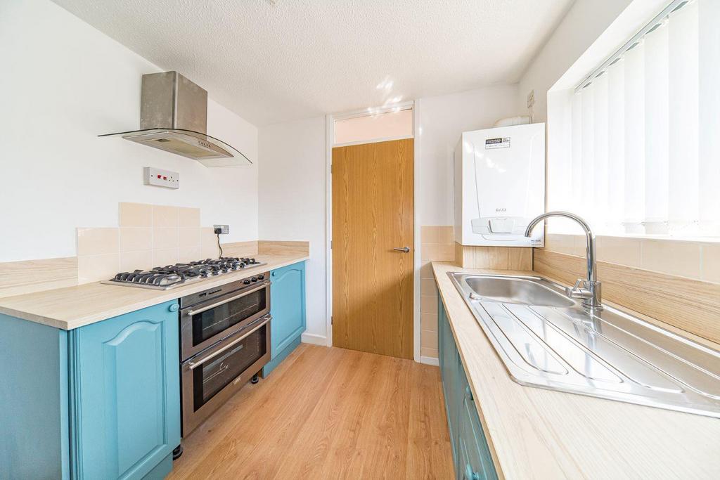 18 Braemar Close kitchen 3.jpg