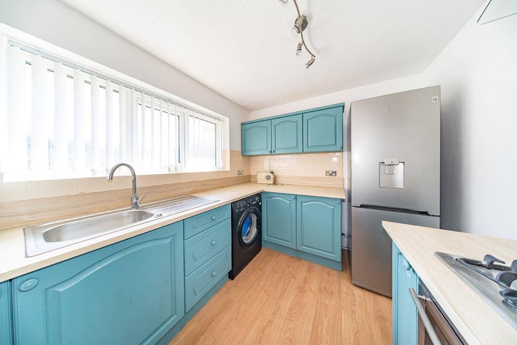 18 Braemar Close kitchen.jpg