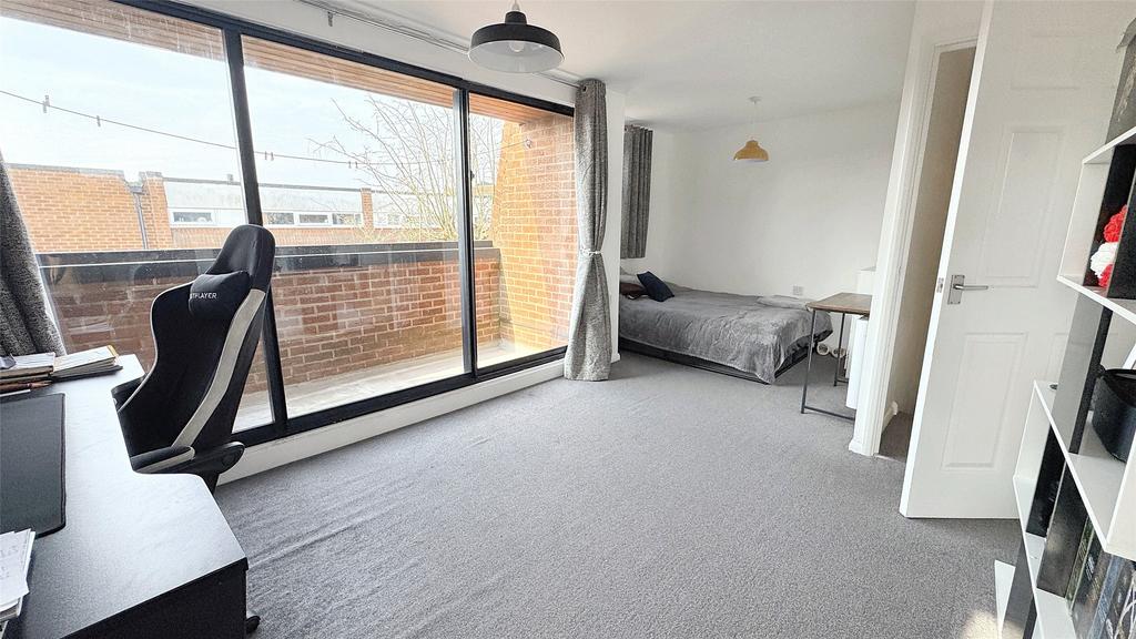 Living/Bed Space