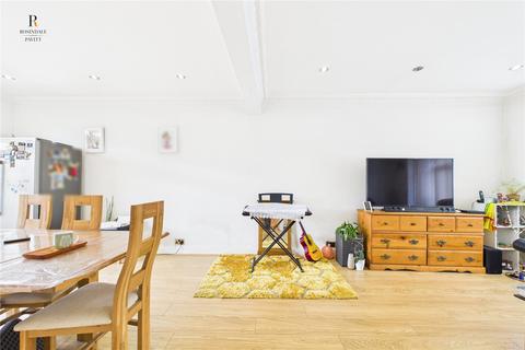 14 Gomshall Avenue, Wallington, SM6 8NY