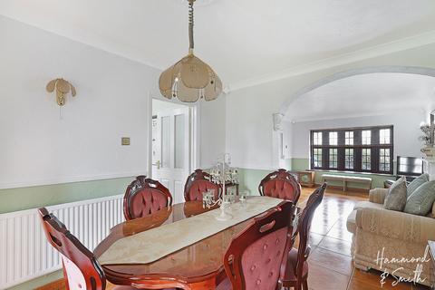 3 bedroom detached house for sale, Thornhill, Epping CM16