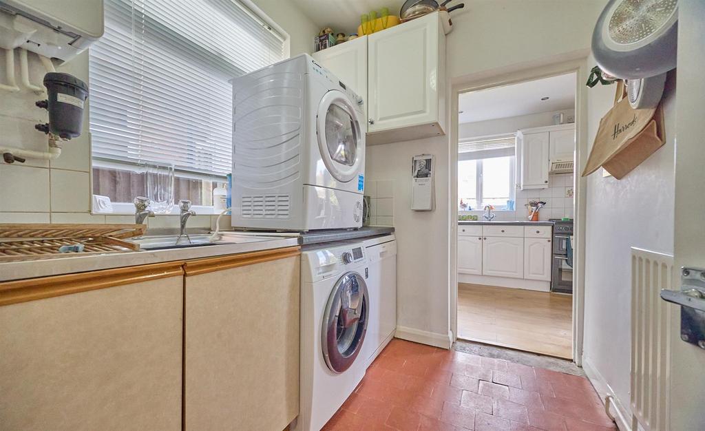Utility room to side