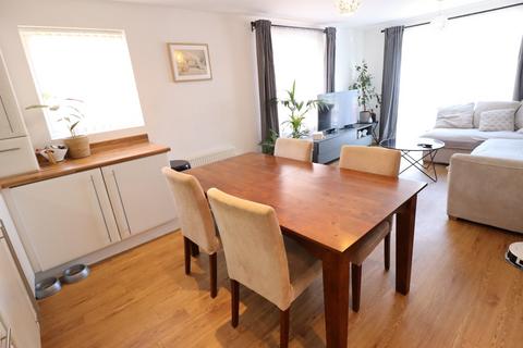 8 Campbell Court Brook Mead, Basildon, SS15 6JH
