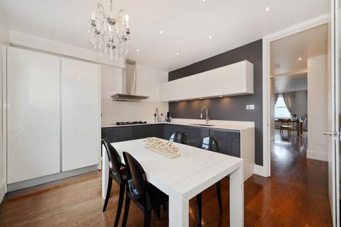 undefined, Queen's Gate, SW7