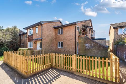 8 Denning Close, Hampton, TW12 3YT