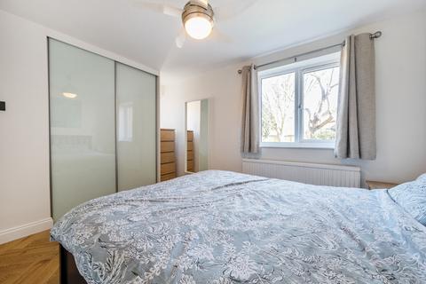 8 Denning Close, Hampton, TW12 3YT