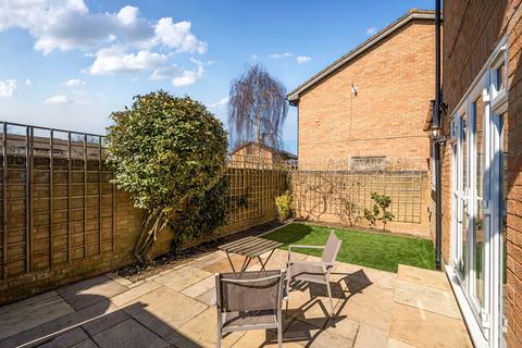 8 Denning Close, Hampton, TW12 3YT