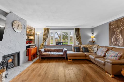 3 bedroom detached house for sale, Lee Street, Horley, Surrey, RH6