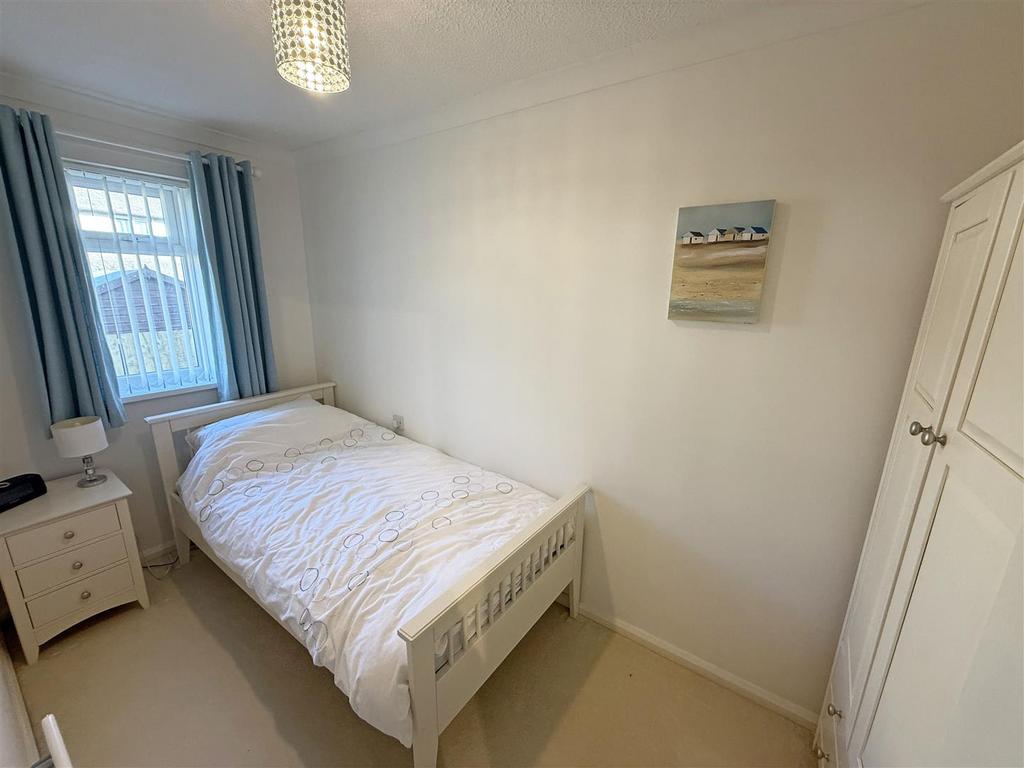 Bedroom 1.jpg