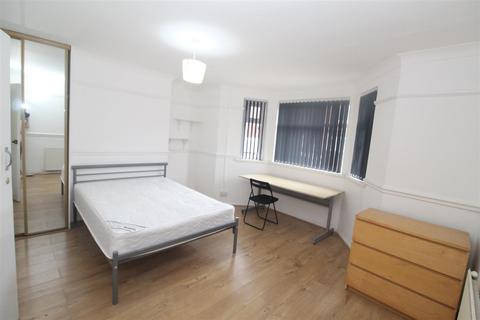 4 bedroom house to rent, Wyeverne Road, Cardiff CF24