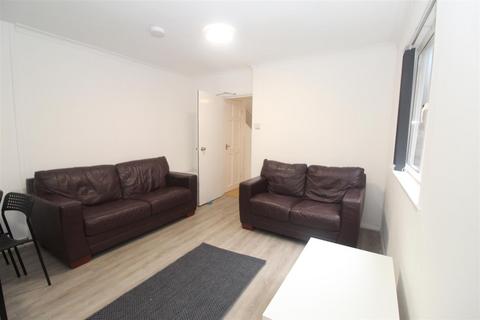 4 bedroom house to rent, Wyeverne Road, Cardiff CF24