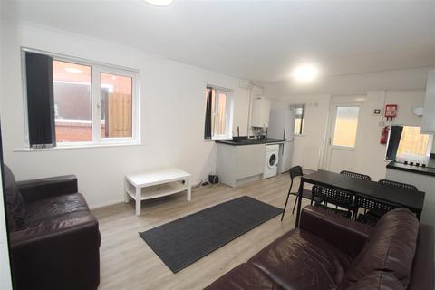4 bedroom house to rent, Wyeverne Road, Cardiff CF24