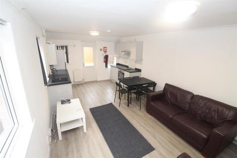 4 bedroom house to rent, Wyeverne Road, Cardiff CF24