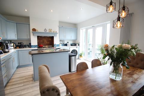 3 bedroom terraced house for sale, Ross Road, London, South Norwood, SE25