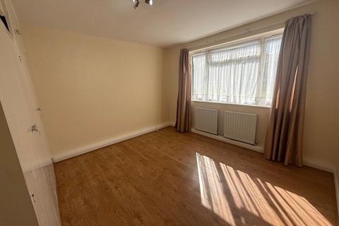 2 bedroom flat to rent, Marrion Court, Ashurst Road