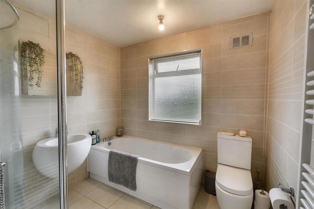 DSC 3546bathroom.jpeg