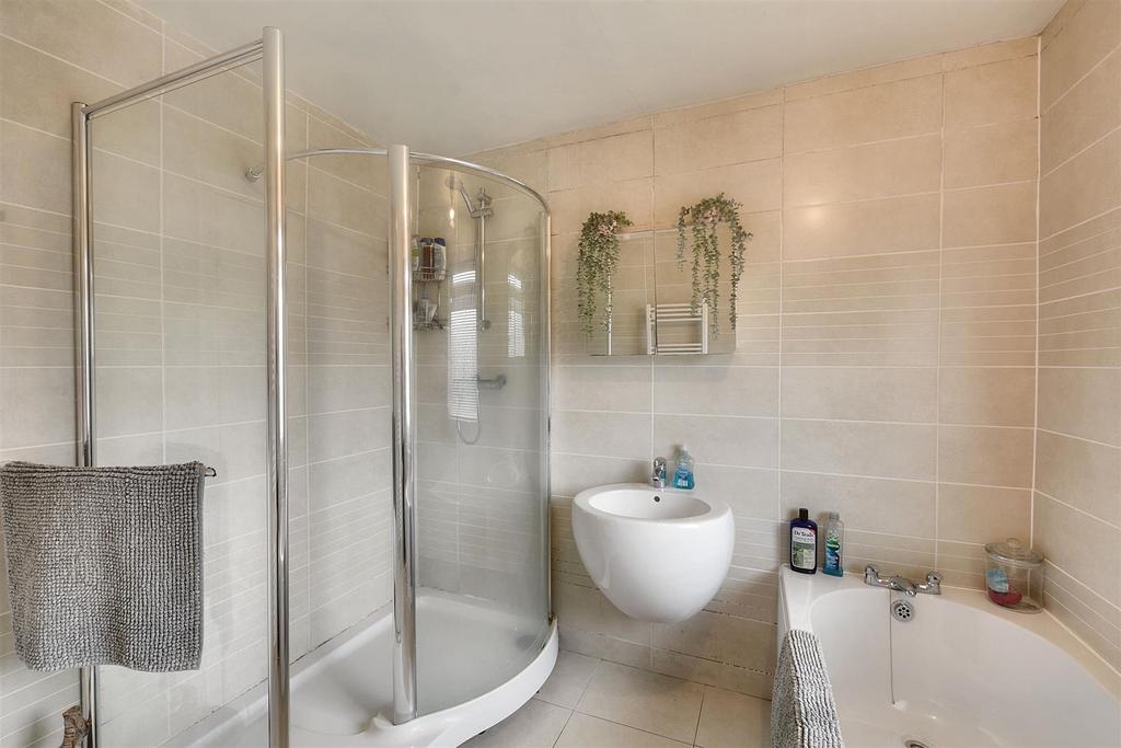 DSC 3549bathroom.jpeg