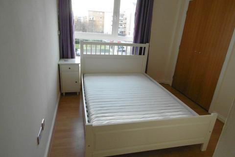 2 bedroom flat to rent, Calais House, Penstone Court, Century Wharf