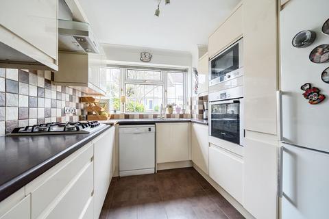 14b Warwick Road, Barnet, EN5 5EQ