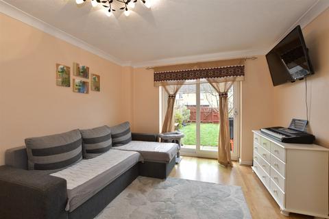 2 bedroom terraced house for sale, Warren Drive, Basildon, Essex