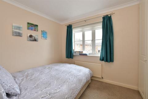 2 bedroom terraced house for sale, Warren Drive, Basildon, Essex