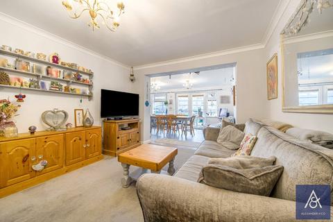 5 Blenheim Croft, Brackley, NN13 7ET