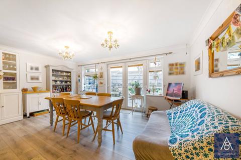 5 Blenheim Croft, Brackley, NN13 7ET