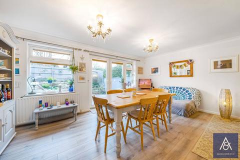 5 Blenheim Croft, Brackley, NN13 7ET